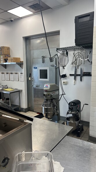 More Photos Of 1225 E Washington Blvd, Los Angeles Restaurant For Lease