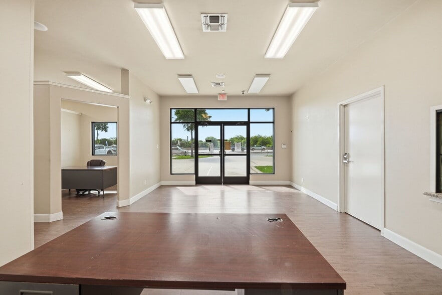 More Photos Of 5407 Interstate 35 Access Rd, San Antonio Land For Lease