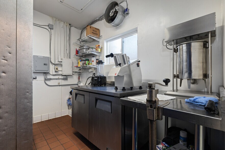More Photos Of 8501 El Camino Real, Atascadero Restaurant For Sale