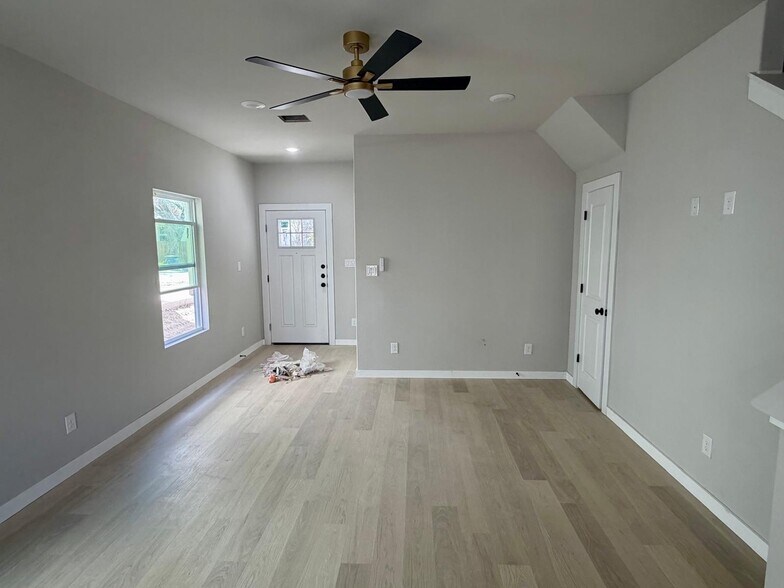 More Photos Of 525 Dakota St, San Antonio Multifamily For Sale