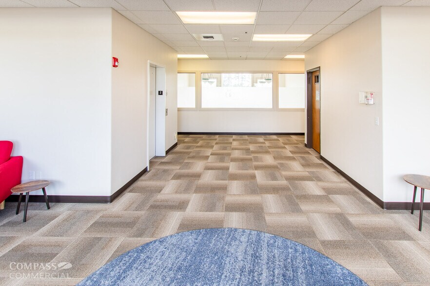 More Photos Of 300 SE Reed Market Rd, Bend Office For Sale