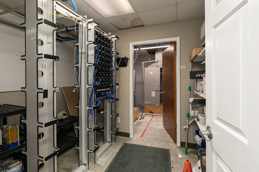 More Photos Of 500 W Daniels St, Ozark Office For Sale