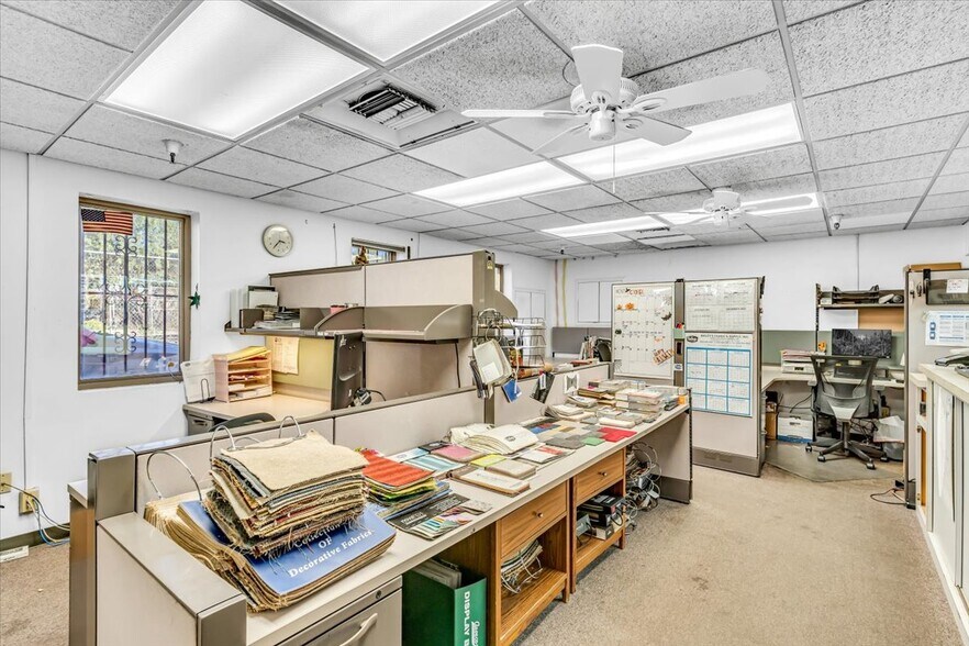 More Photos Of 1401 N Bailey Ln, Tucson Showroom For Sale