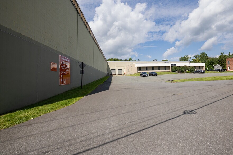 More Photos Of 12 Elmwood Rd, Menands Distribution For Lease
