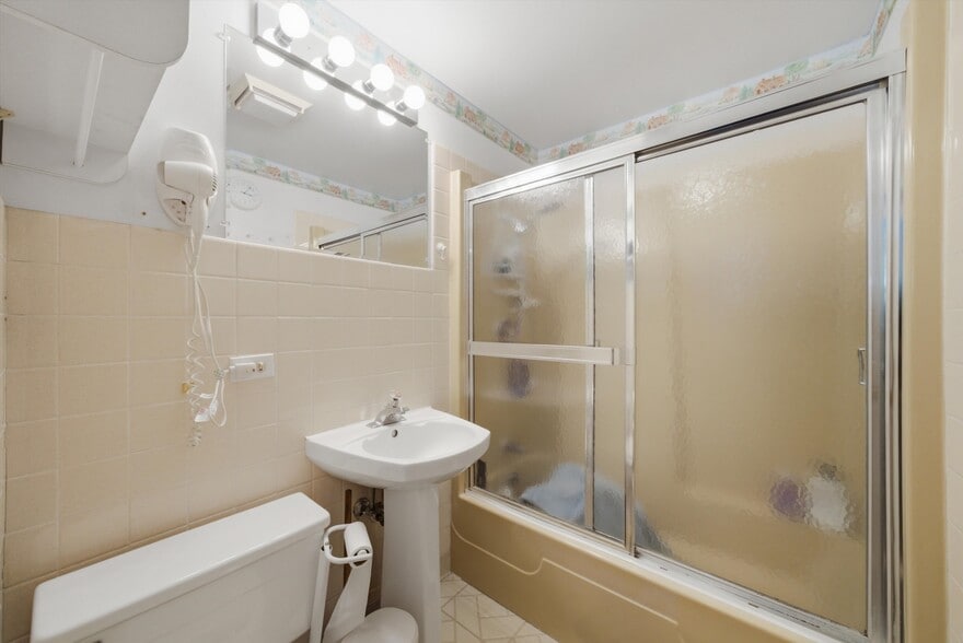 More Photos Of 34112 N Barron Blvd, Grayslake Flex For Sale