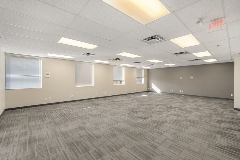 More Photos Of 2820 Ingleton Ave, Burnaby Warehouse For Lease