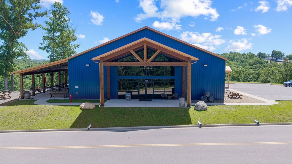 More Photos Of 100 Grand Vintners Lane, Lake Ozark Winery Vineyard For Sale