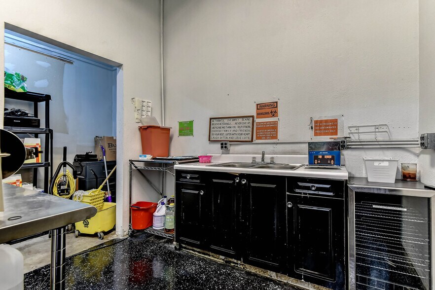 More Photos Of 4006 Texoma Pky, Denison General Retail For Sale