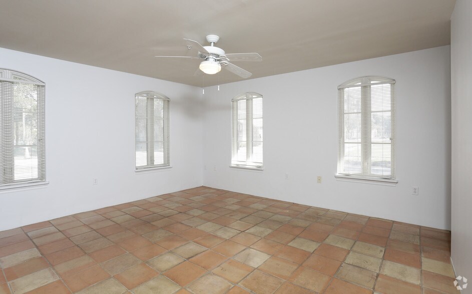 More Photos Of 433 W New England Ave, Winter Park Apartments For Lease