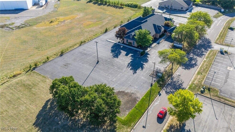 More Photos Of 925 Trailwood Dr, Youngstown Medical For Sale