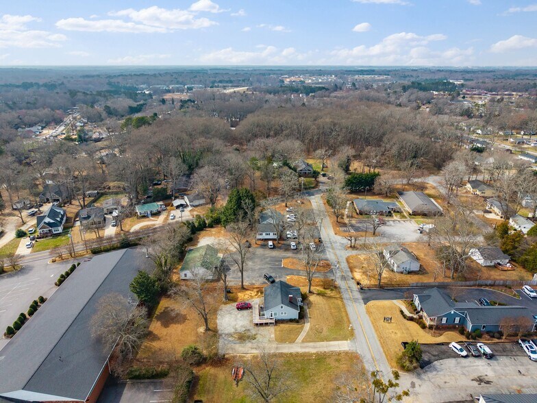 More Photos Of 107 Hillcrest Ave, Simpsonville Office For Sale
