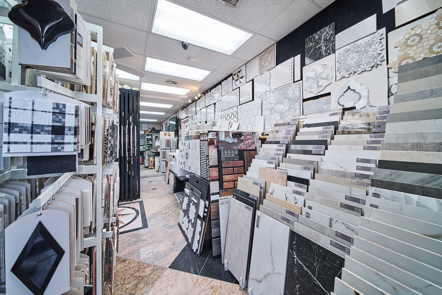 More Photos Of 2100 Jericho Tpke, Garden City Park Warehouse For Lease