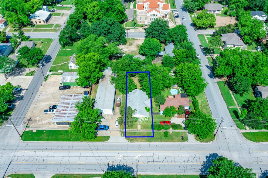 More Photos Of 405 N Virginia St, Terrell Storefront Retail Office For Sale