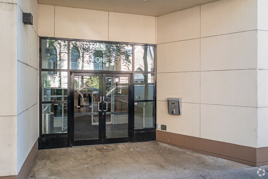 More Photos Of 1 E Superior St, Chicago Office For Lease