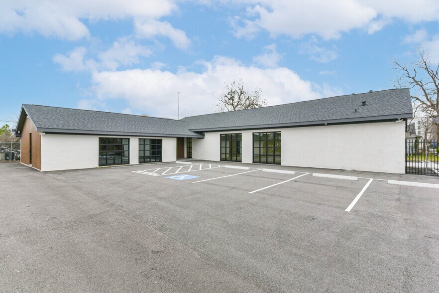 More Photos Of 4608 Nolda St, Houston Office For Lease