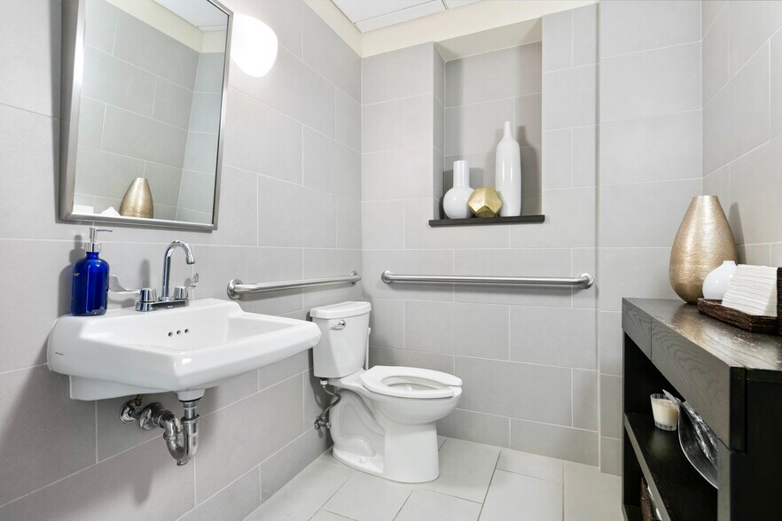 More Photos Of 30 Central Park S, New York Medical For Sale