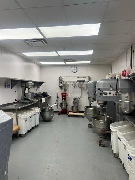 More Photos Of 7481 E US Highway 36, Avon Freestanding For Sale