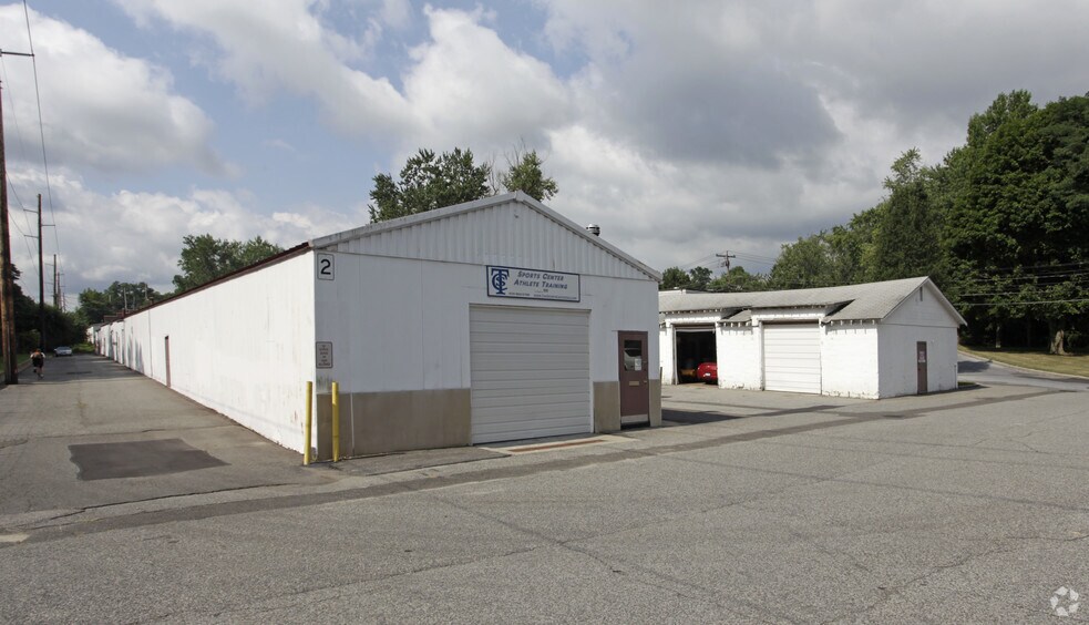 More Photos Of 1 Flowerfield, Saint James Warehouse For Lease