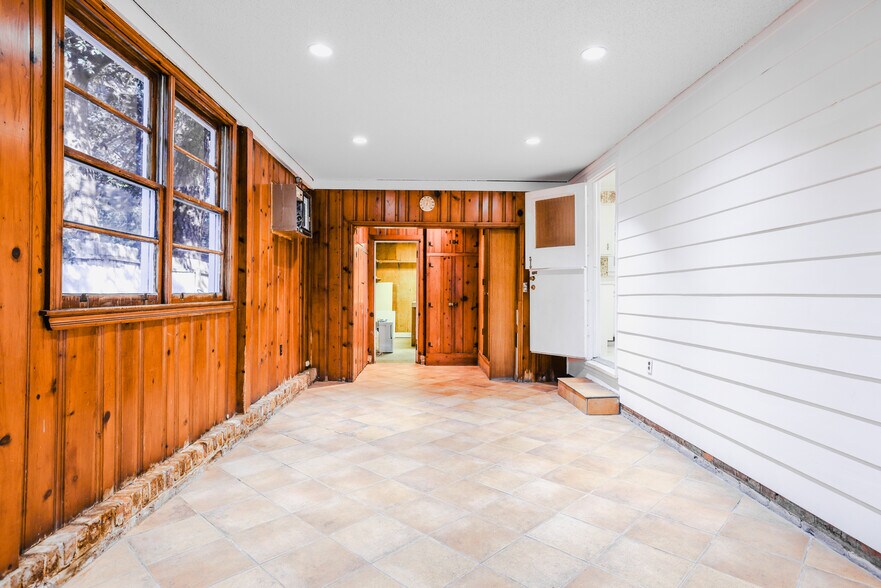 More Photos Of 112 E Derenne Ave, Savannah Office For Sale