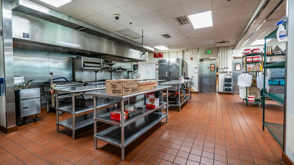 More Photos Of 4004 Gardiner Point Dr, Louisville Dormitory For Sale