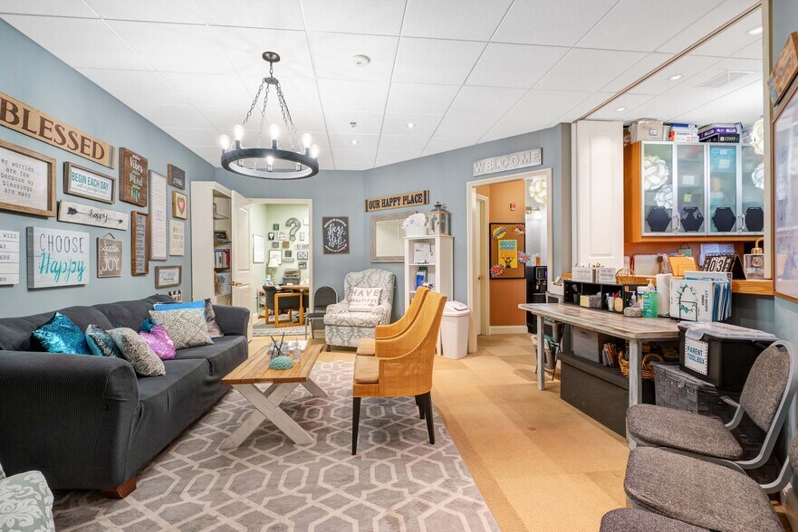 More Photos Of 260 Lookout Pl, Maitland Medical For Sale