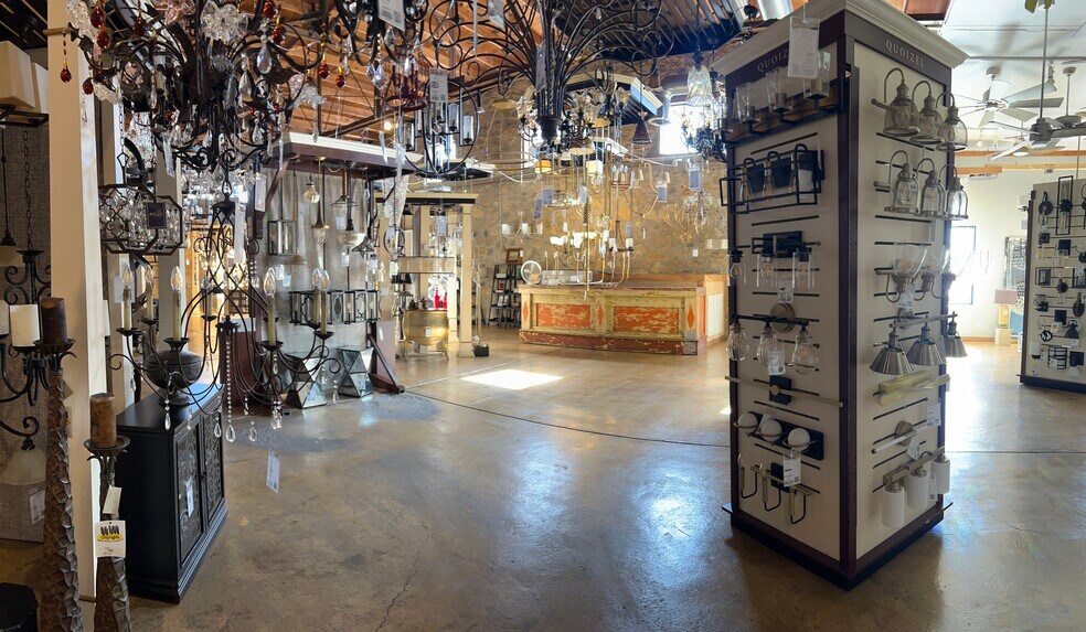 More Photos Of 2131 E Missouri Ave, El Paso General Retail For Sale