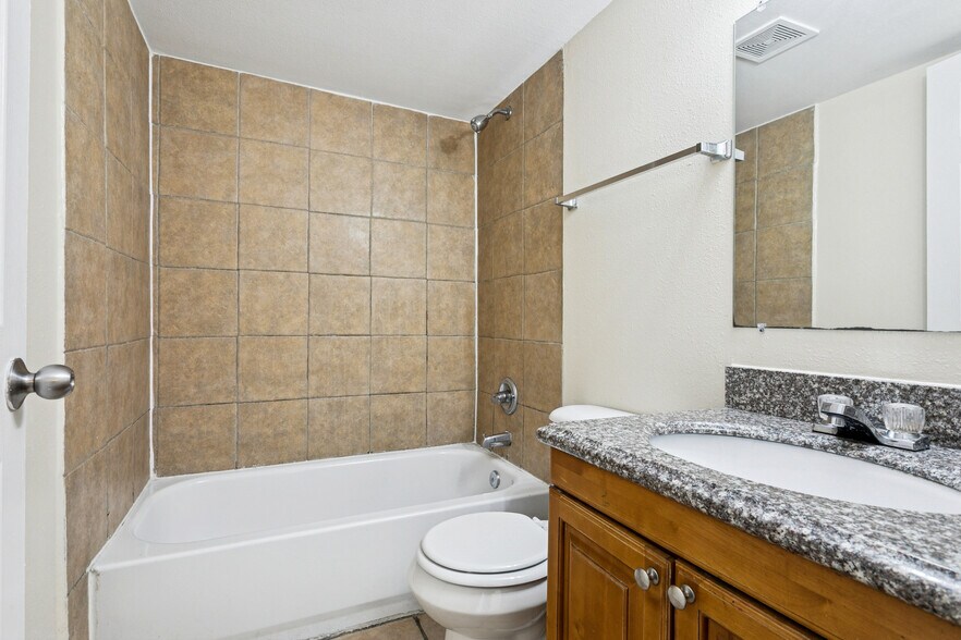 More Photos Of 3300 Garden Oaks Dr, New Orleans Apartments For Sale