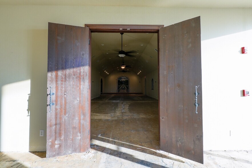 More Photos Of 102 W Main St, Shawnee Lodge Meeting Hall For Sale