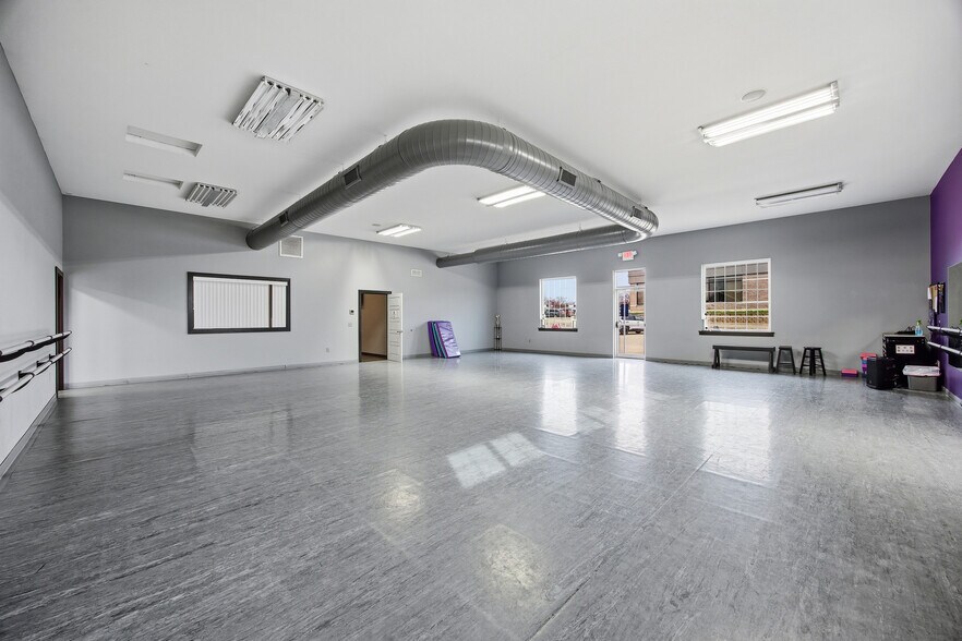 More Photos Of 4820 Armar Dr SE, Cedar Rapids Office For Sale