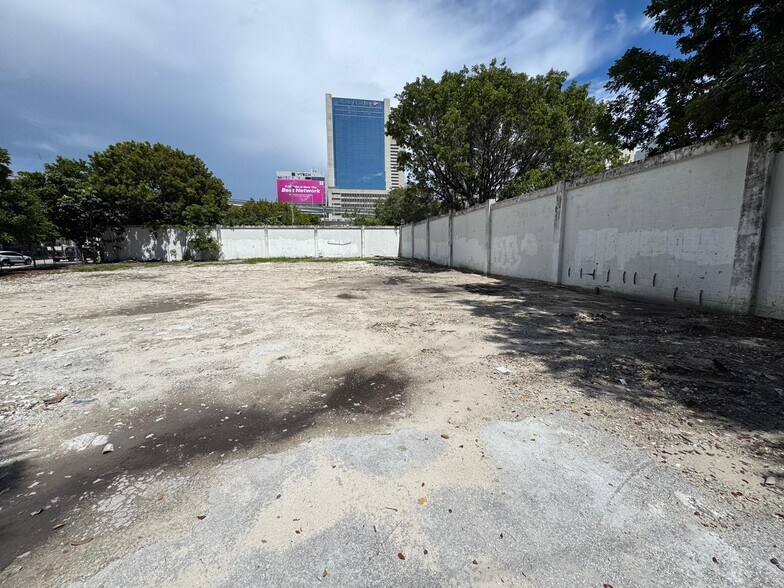 More Photos Of 201 SW 2nd Ave, Miami Land For Lease