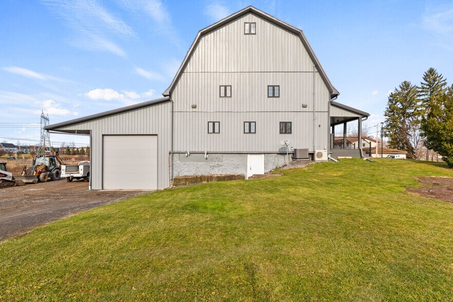 More Photos Of 248R NY-31, Macedon Sports And Entertainment For Sale