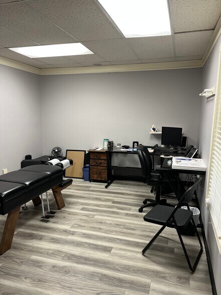 More Photos Of 4711 Mission Rd, Mission Office For Sale