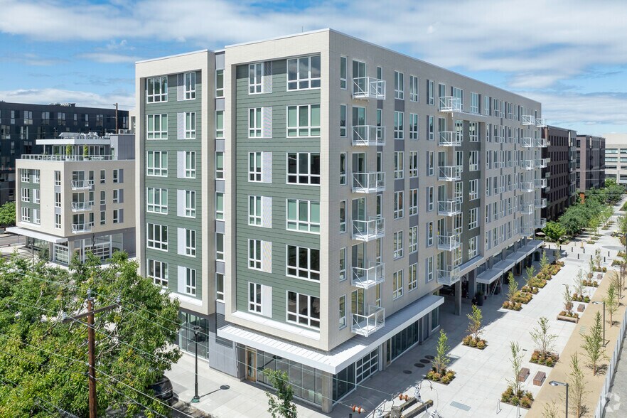 More Photos Of 2070 NW Quimby St, Portland Apartments For Lease