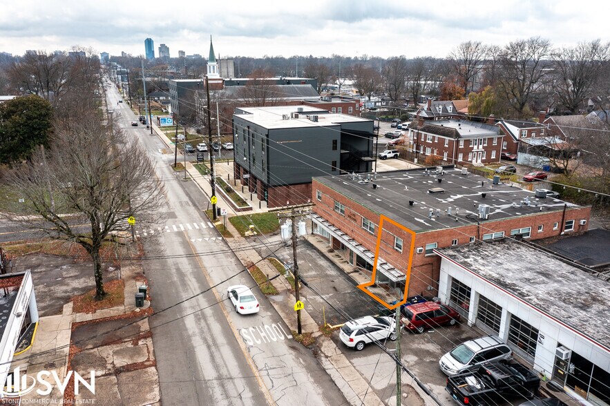 More Photos Of 1039 N Limestone, Lexington General Retail For Lease