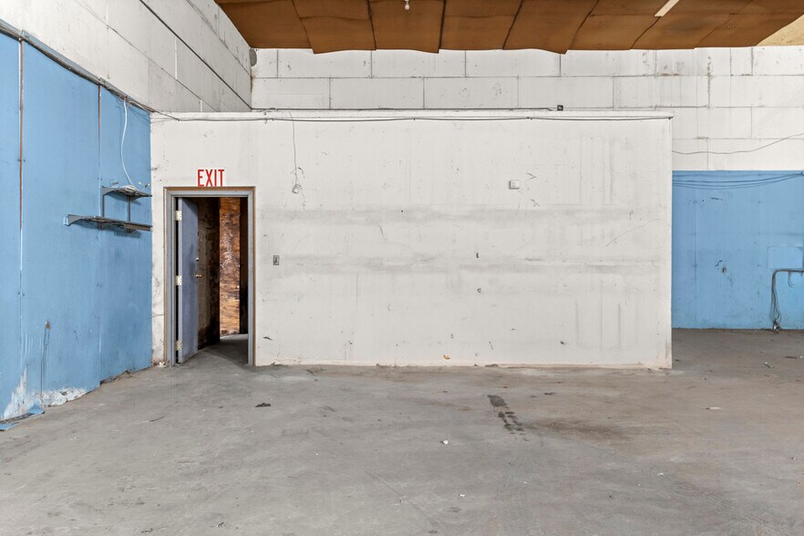 More Photos Of 15306 Rosa Parks Blvd, Detroit Warehouse For Sale
