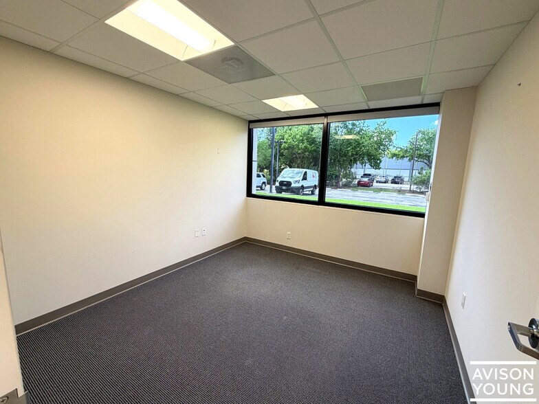 More Photos Of 500 Sawgrass Corporate Pky, Sunrise Office For Lease