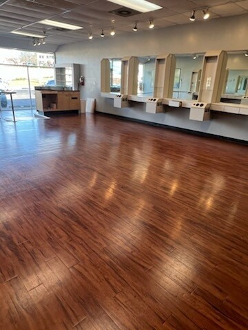 More Photos Of 6361-6367 Glenway Ave, Cincinnati Storefront Retail Office For Lease