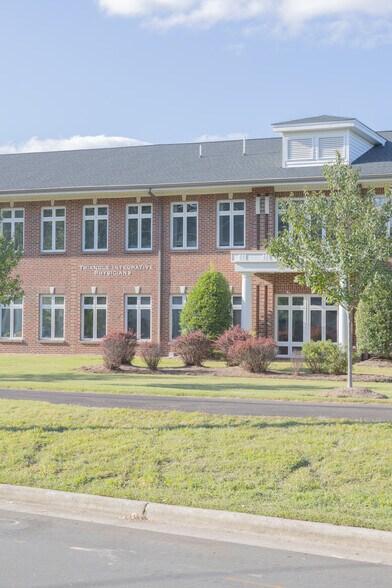 More Photos Of 5015 Southpark Dr, Durham Medical For Lease