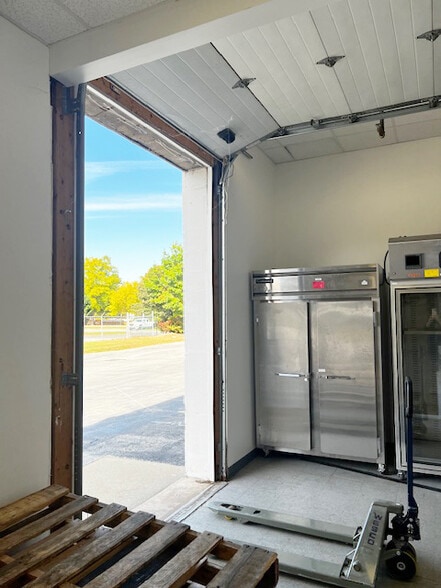 More Photos Of 1300 First State Blvd, Stanton Light Distribution For Lease