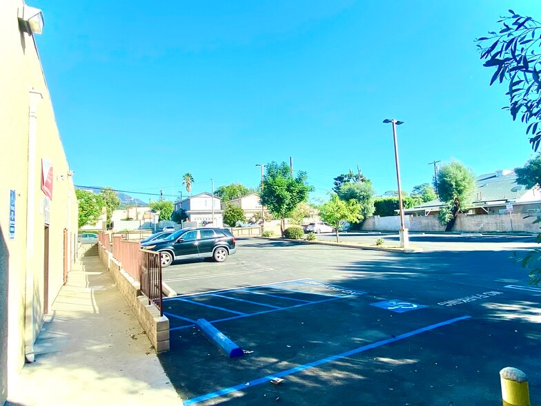 More Photos Of 7902-7912 Foothill Blvd, Sunland Freestanding For Lease