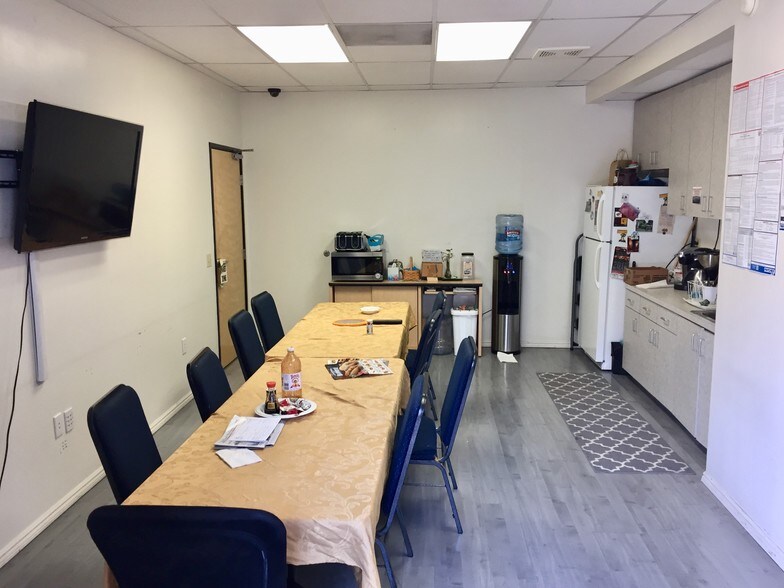 More Photos Of 1051 E Wardlow Rd, Long Beach Office For Lease