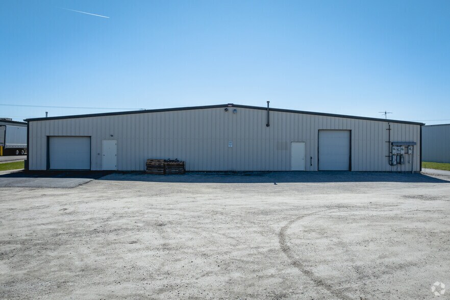 More Photos Of 2495-2499 W Market St, Tiffin Freestanding For Lease