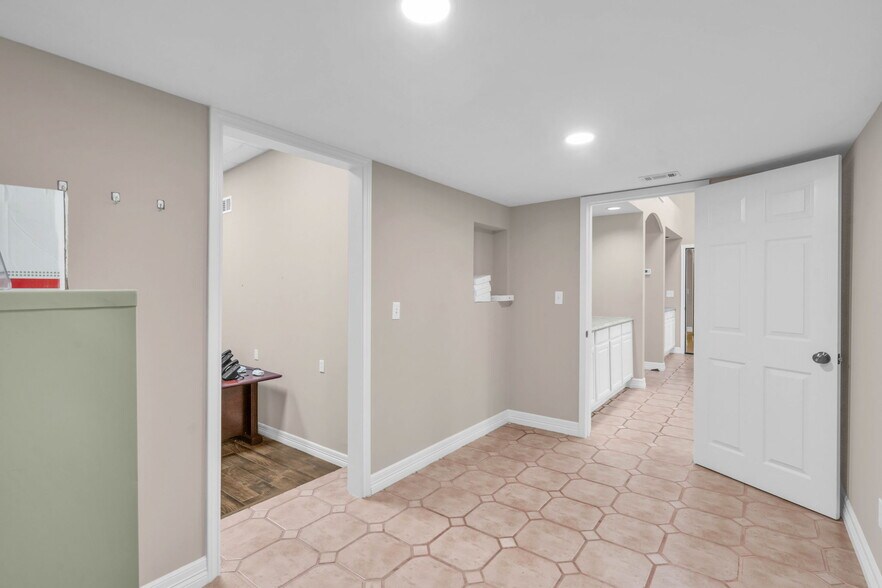 More Photos Of 22830 Fritz Ln, Spring Office Residential For Lease