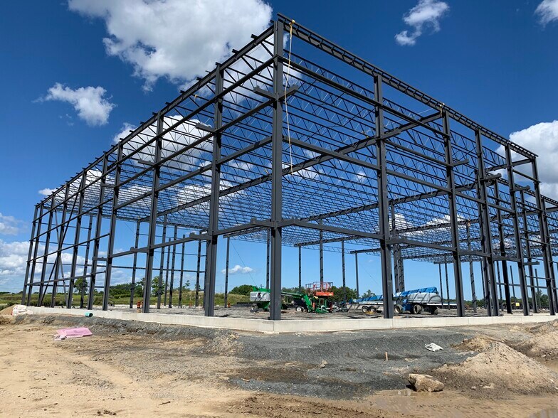 More Photos Of 50 Aeropark Blvd, Hamilton Distribution For Lease