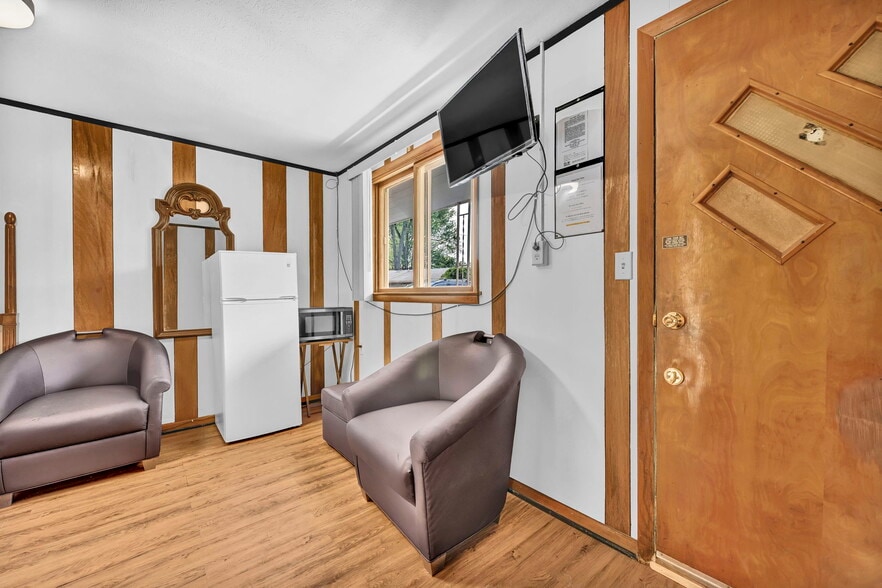 More Photos Of 44077 Oberlin Elyria Rd, Oberlin Hotel For Sale