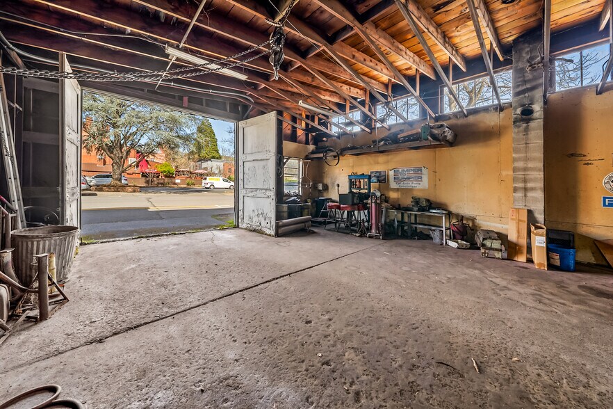 More Photos Of 205 E California St, Jacksonville General Retail For Sale