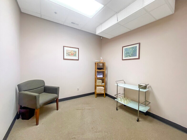 More Photos Of 1 Tiffany Pt, Bloomingdale Medical For Lease
