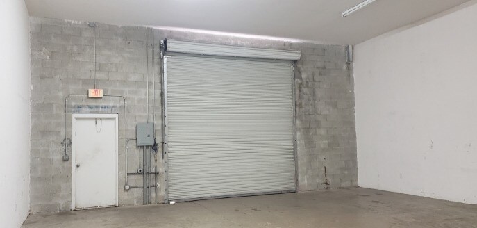 More Photos Of 7863 Drew Cir, Fort Myers Warehouse For Lease