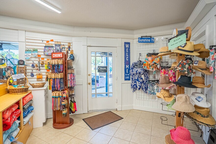 More Photos Of 8 Sunset Hills Ct, Sunrise Beach Storefront For Sale