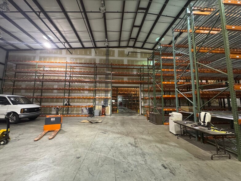 More Photos Of 645 11th Ave Blvd SE, Hickory Warehouse For Lease